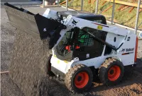 Мини-погрузчик с бортовым поворотом BOBCAT
